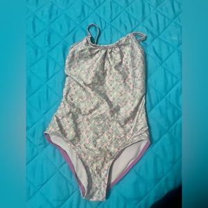 Size 7/8 girls, one piece swimsuit, iridescent, mermaid scale, super shimmery✨